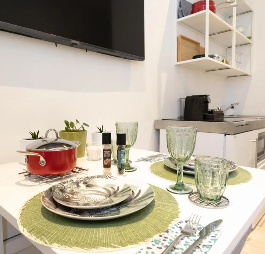 Lovely Studio In The Heart Of Bruselas 0*,